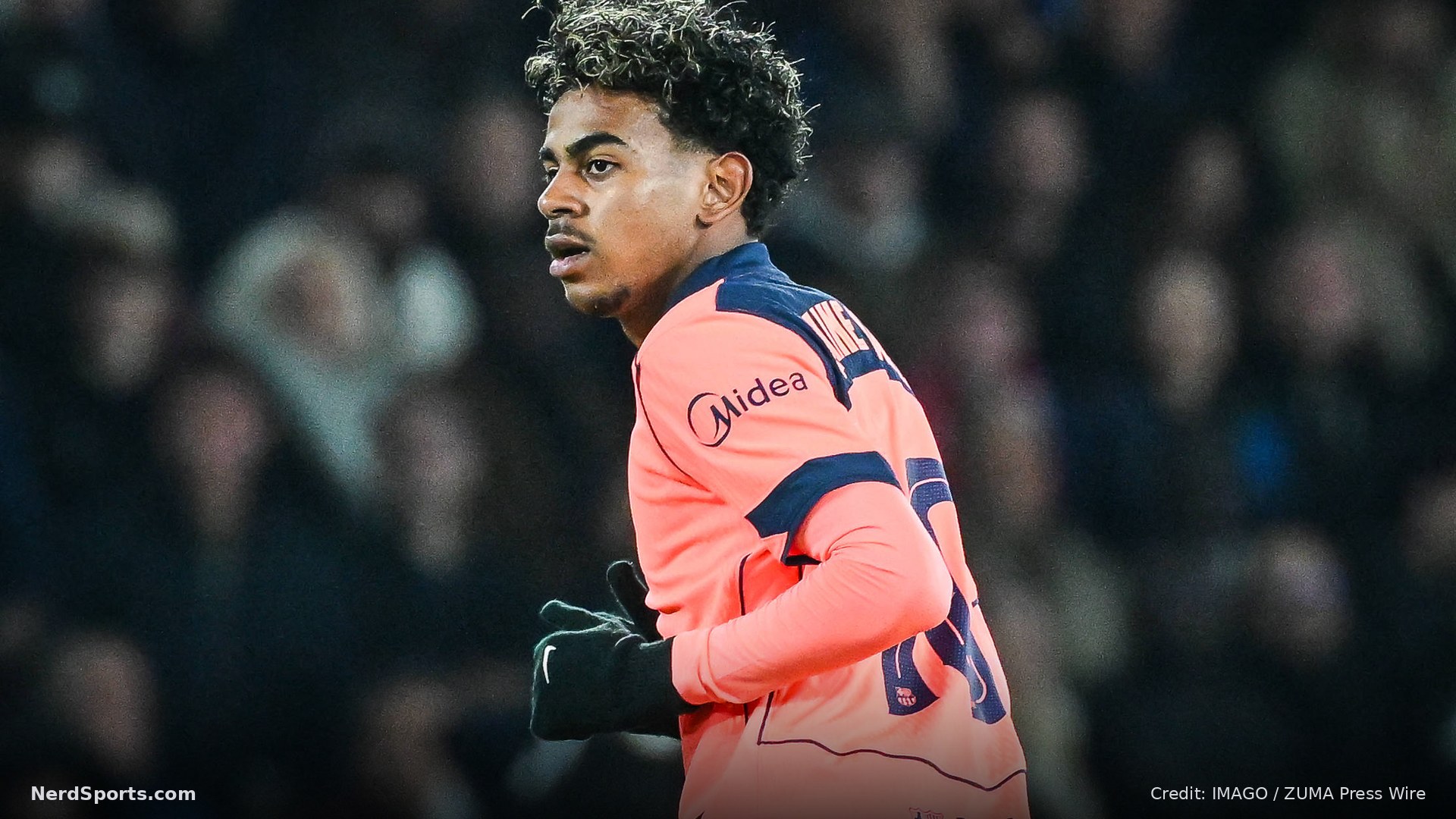 Lamine Yamal of Barcelona during the UEFA Champions League match between Paris Saint-Germain and FC Barcelona on October 20, 2026 in Paris, France.